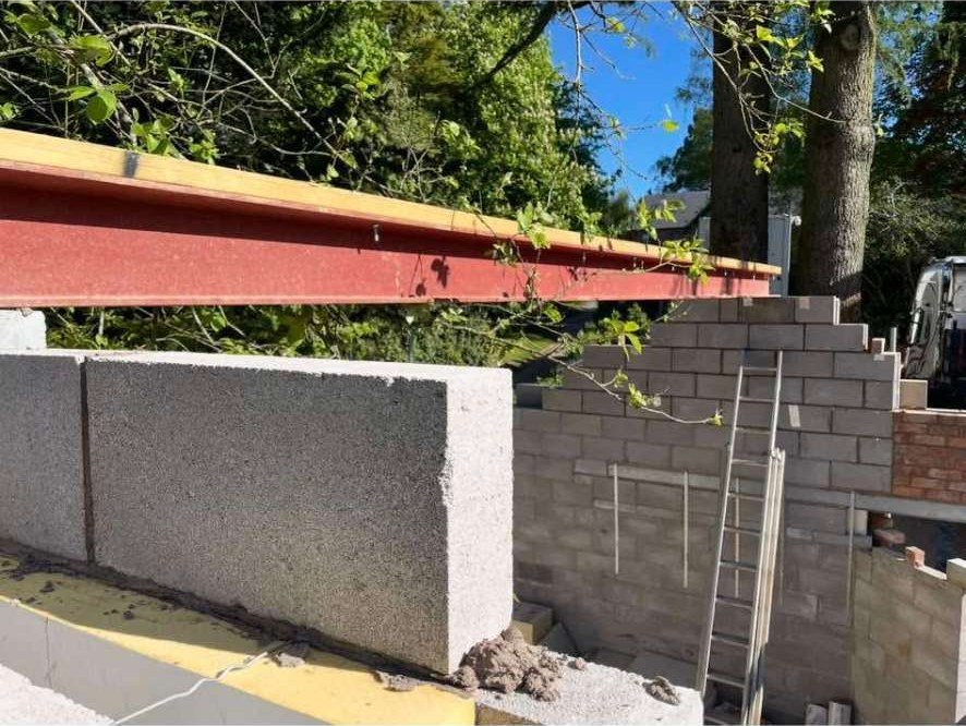 Blockwork walls and red steel beam on an extension build
